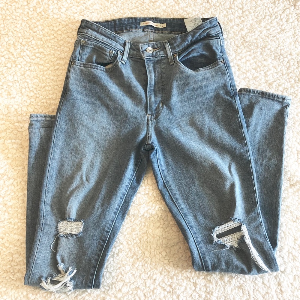 💙 Levi’s Distressed 721 High Rise Skinny Jeans 💙
